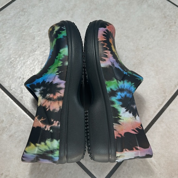Crocs Neria Pro II Graphic Slip‎ Resistant Clog Black Tie-Dye - Picture 9 of 11